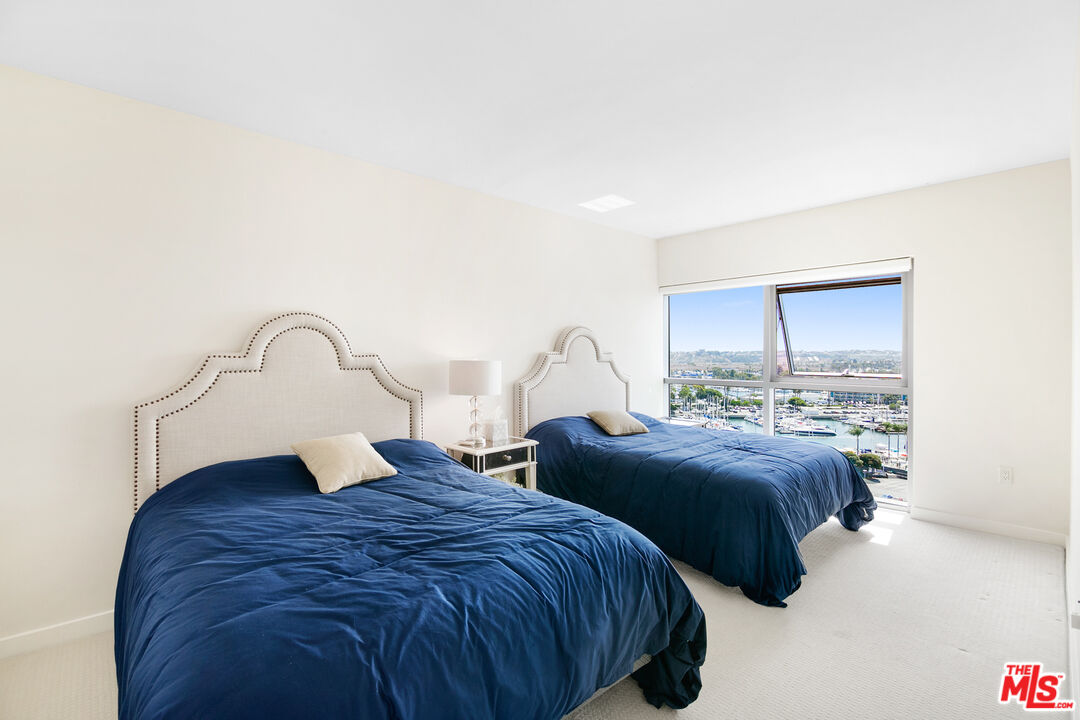 13700 MARINA POINTE DR Unit: 702