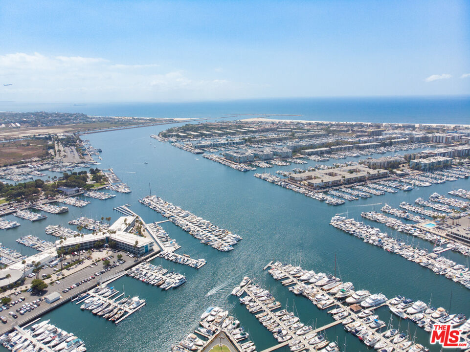 13700 MARINA POINTE DR Unit: 702