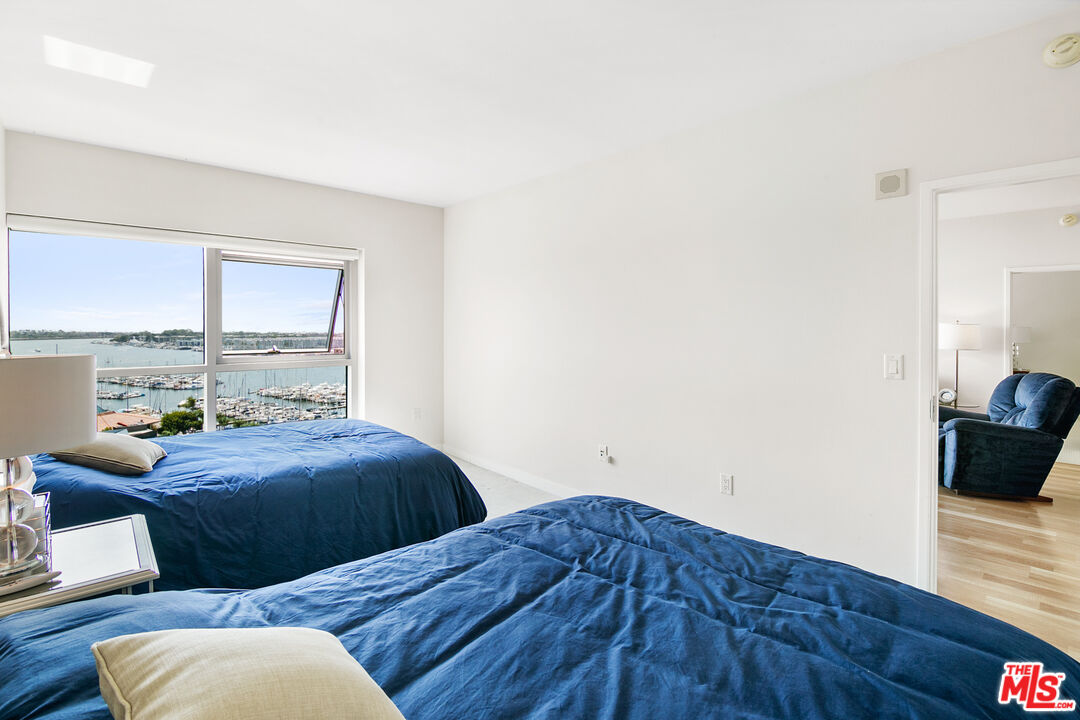 13700 MARINA POINTE DR Unit: 702