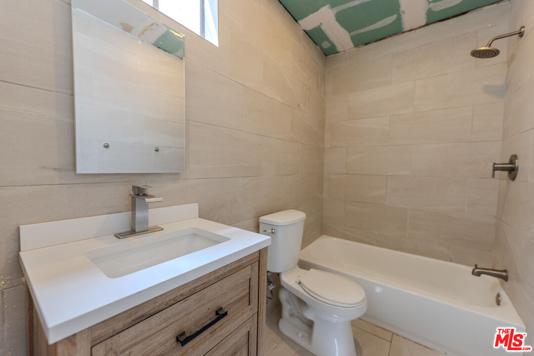 275 Lucas Ave Unit: 4