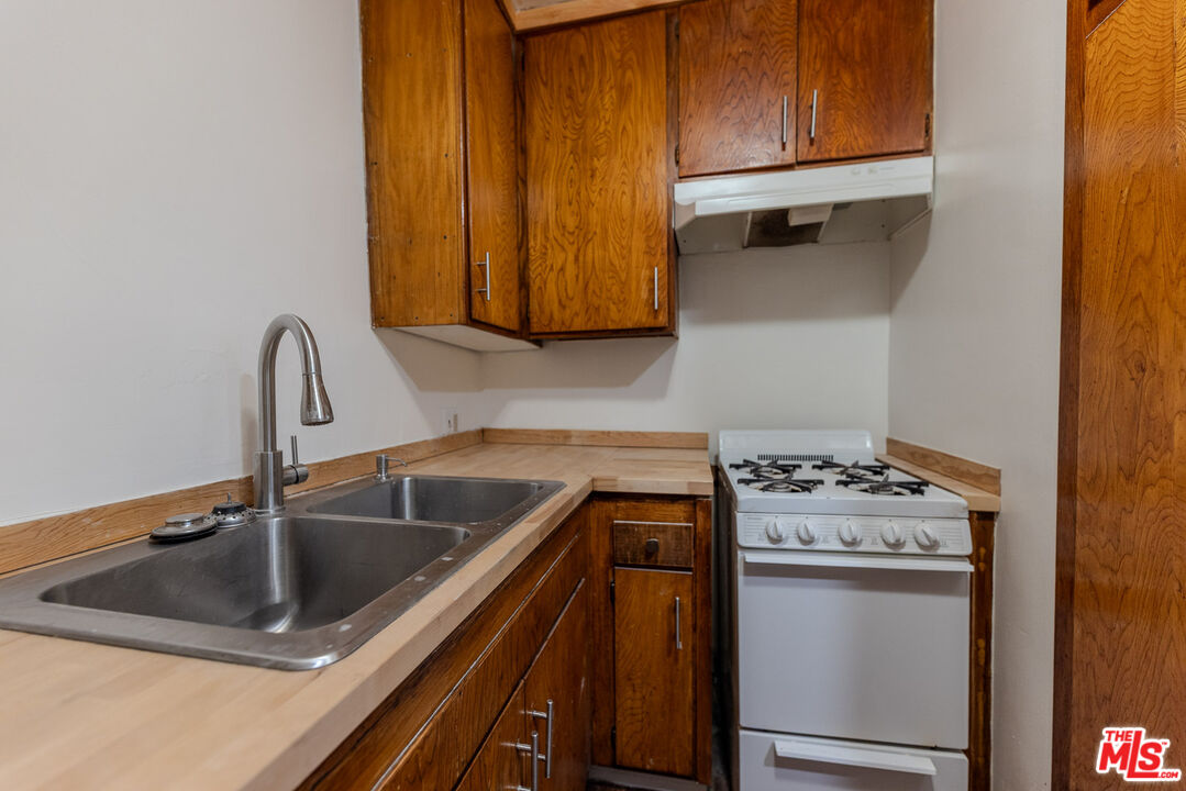 275 Lucas Ave Unit: 4