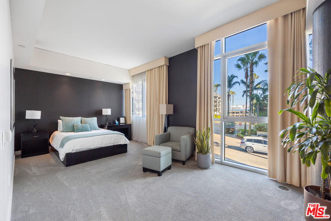 13650 MARINA POINTE DR Unit: 1608
