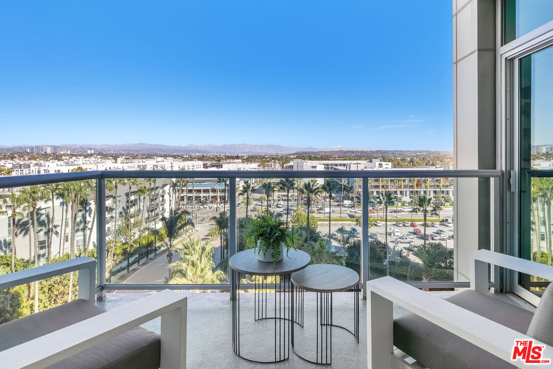 13650 MARINA POINTE DR Unit: 1608