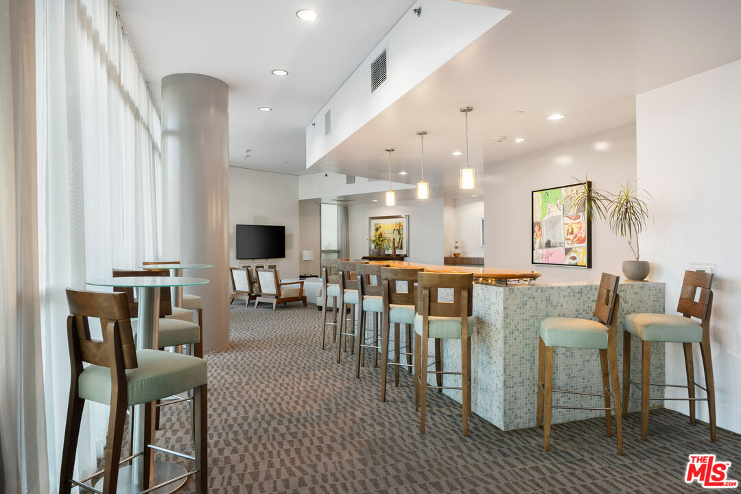 13650 MARINA POINTE DR Unit: 1608