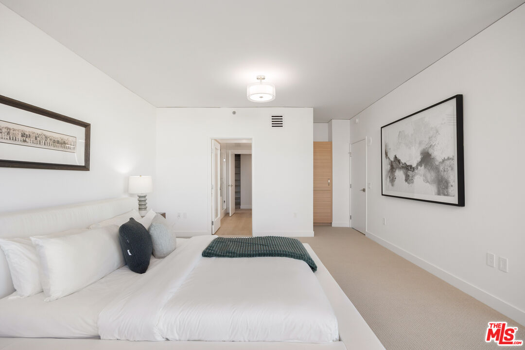 13650 MARINA POINTE DR Unit: 1608