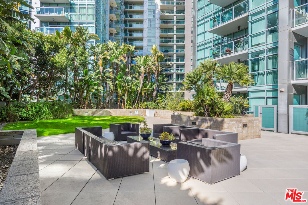 13650 MARINA POINTE DR Unit: 1608