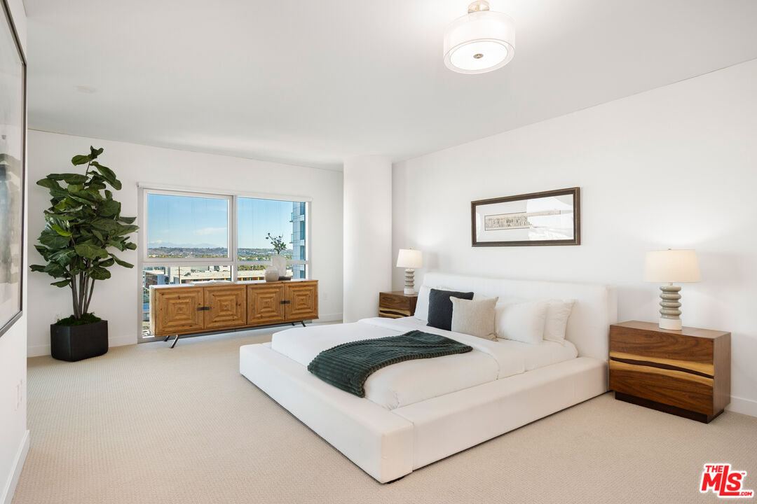 13650 MARINA POINTE DR Unit: 1608