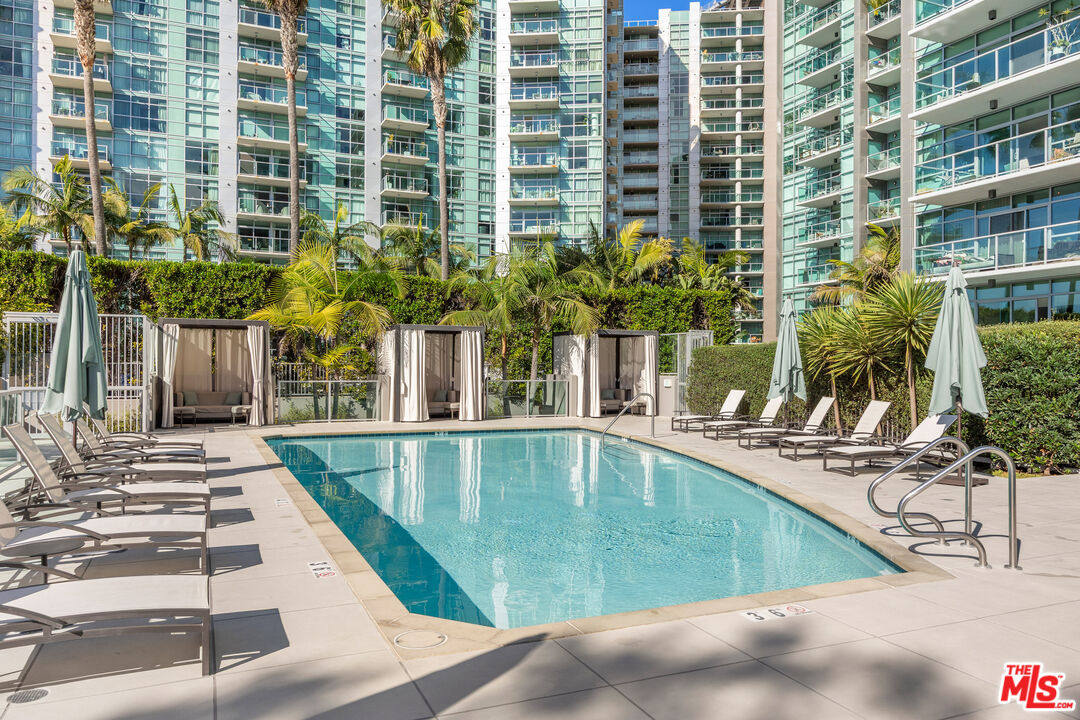 13650 MARINA POINTE DR Unit: 1608