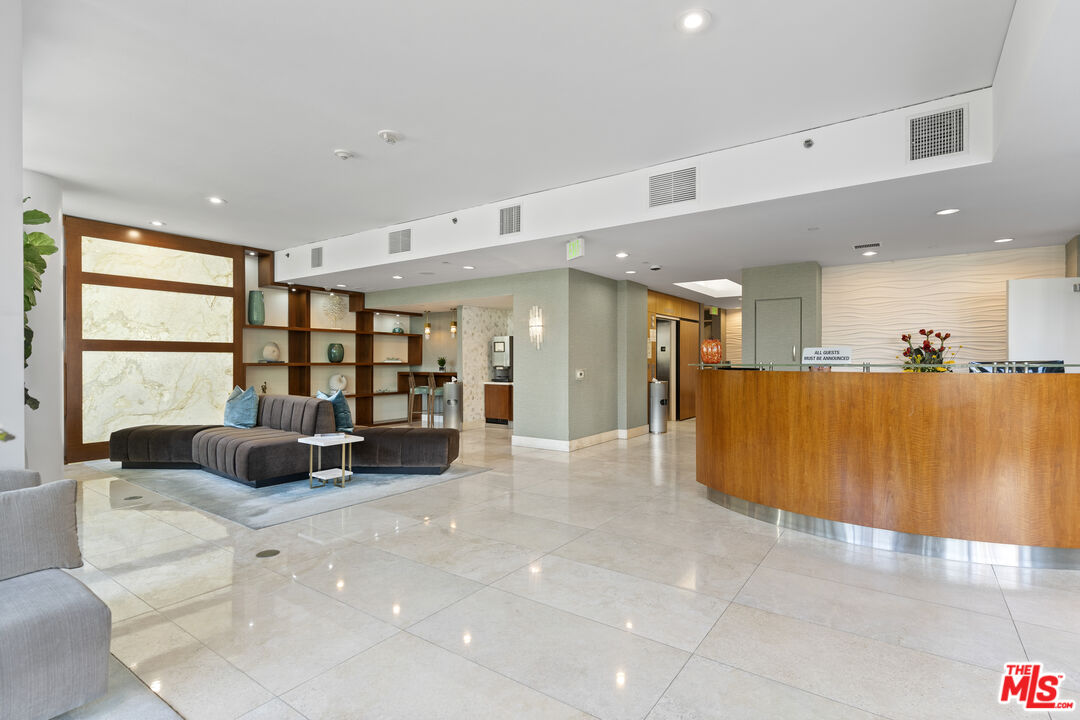 13650 MARINA POINTE DR Unit: 1608
