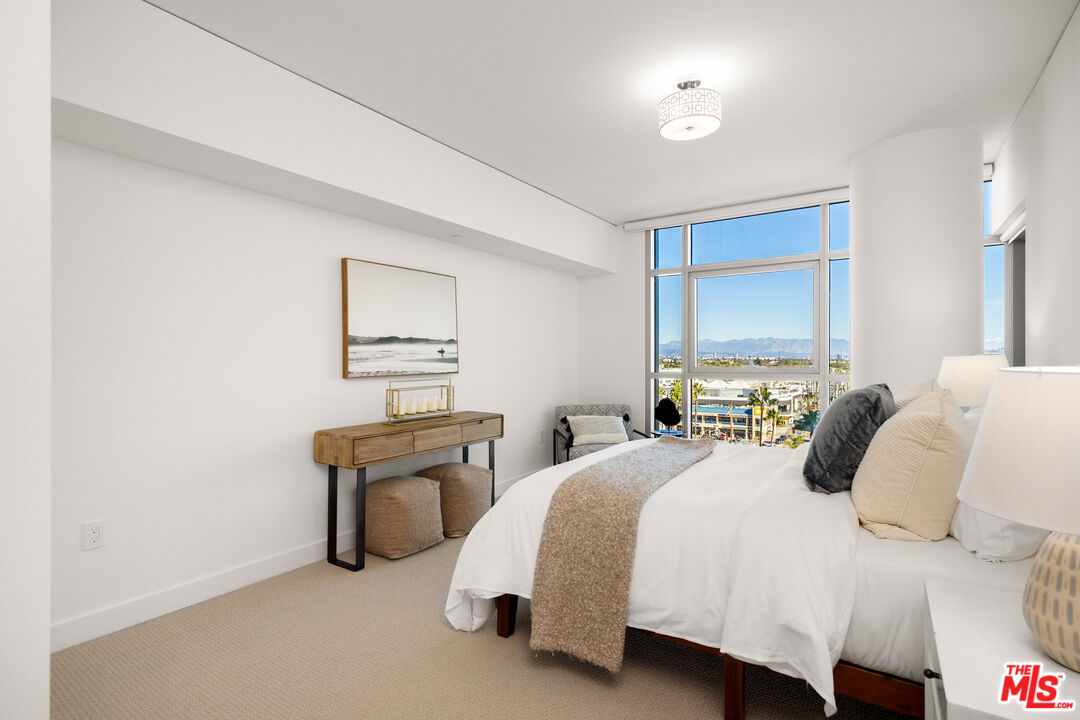13650 MARINA POINTE DR Unit: 1608