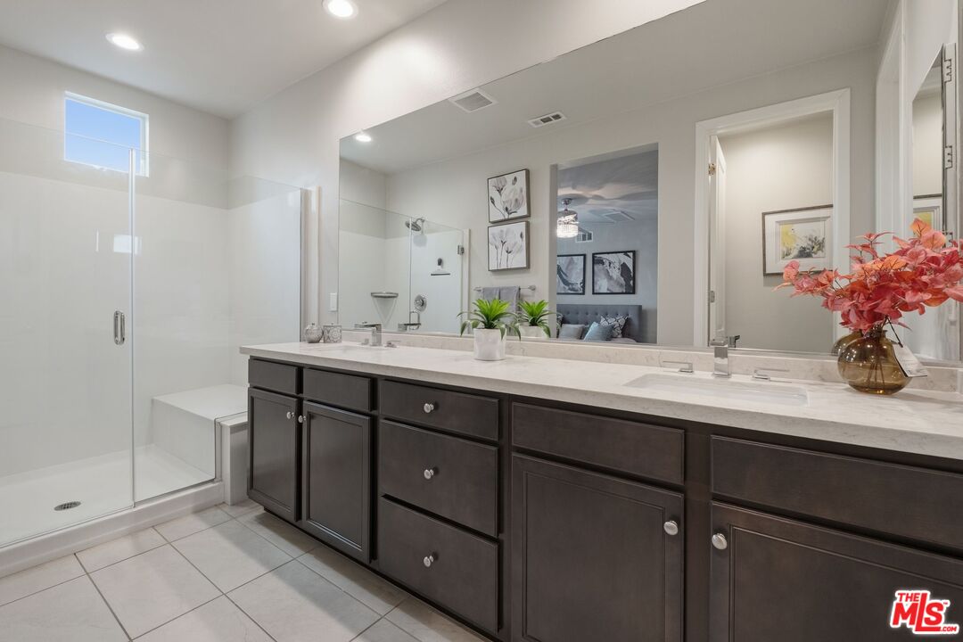 547 Daniel Freeman Cir