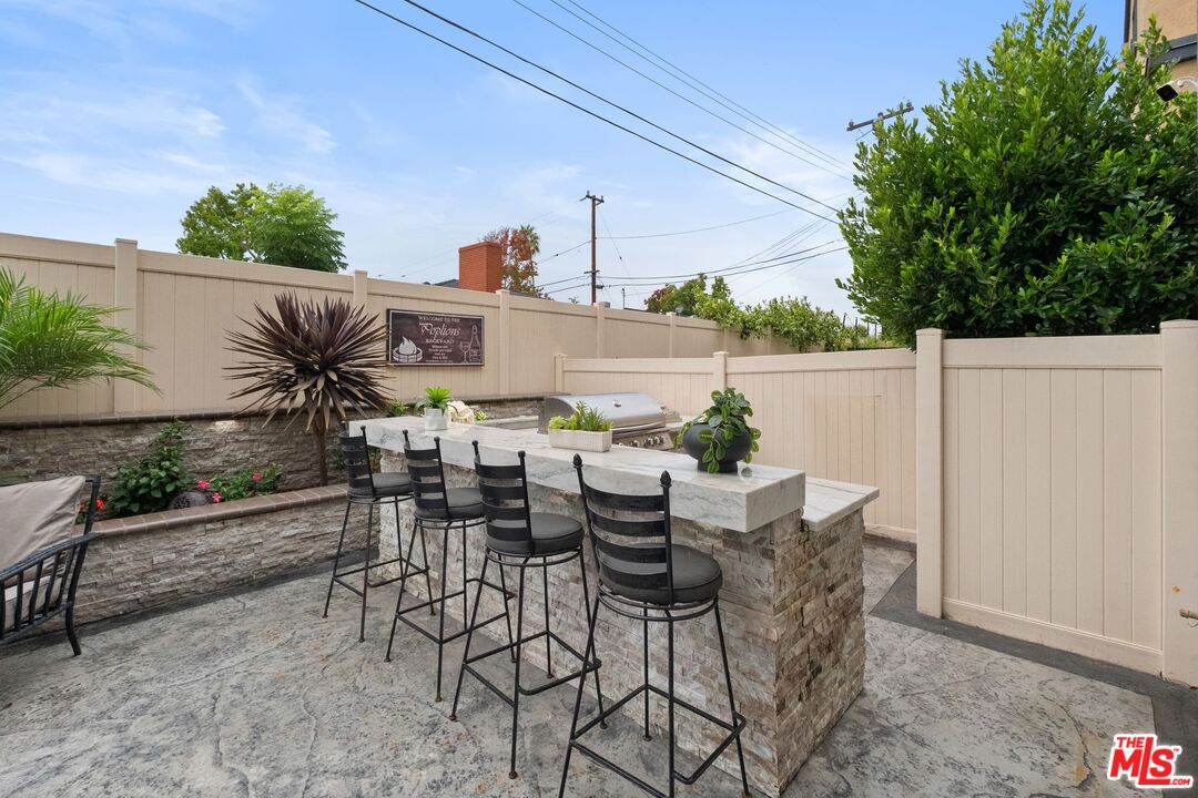 547 Daniel Freeman Cir