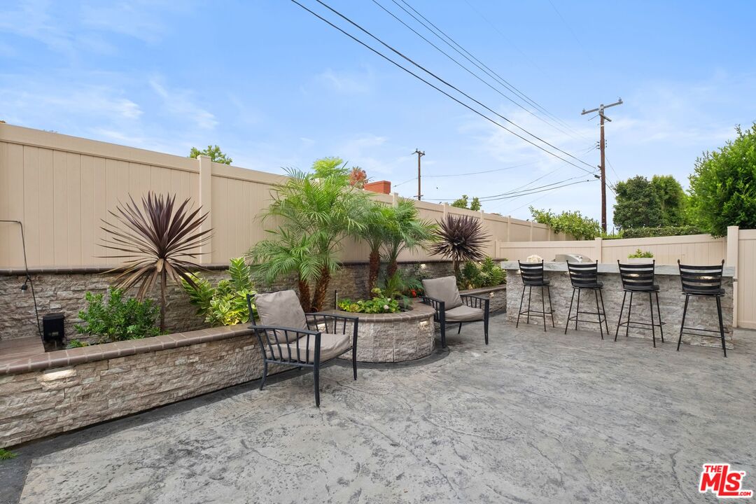 547 Daniel Freeman Cir