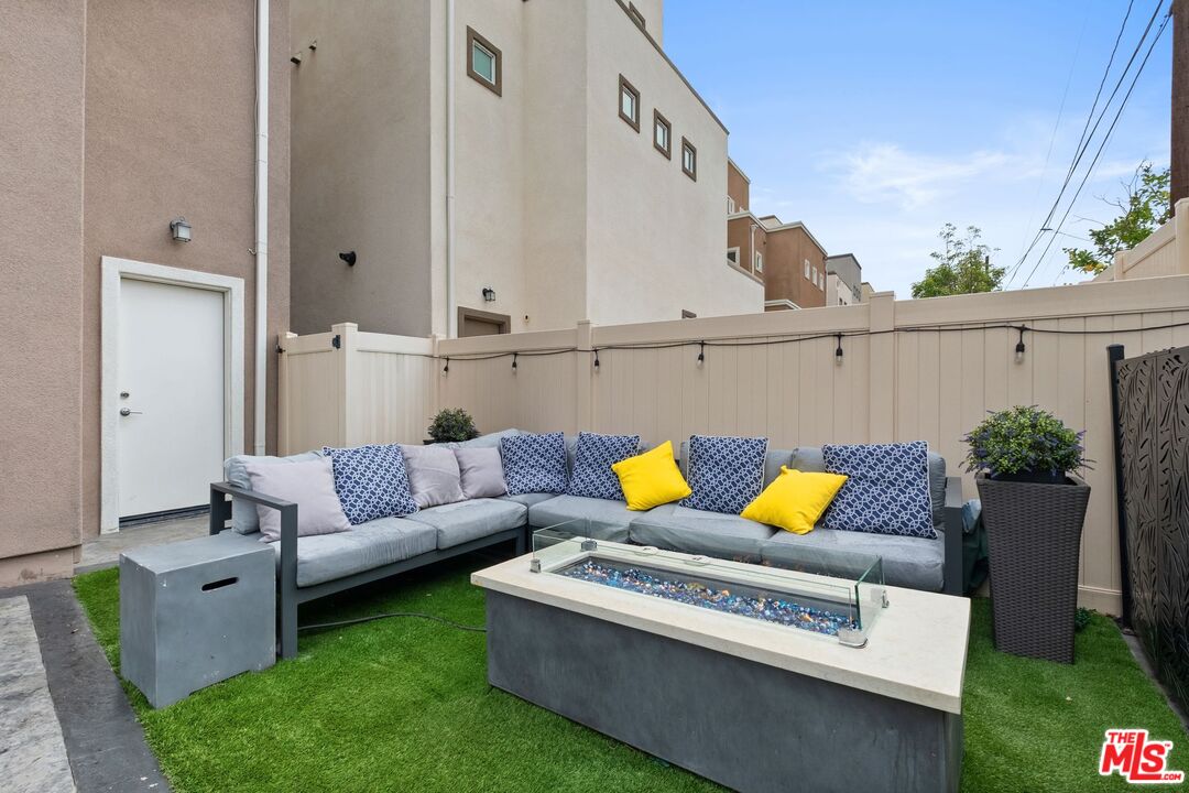 547 Daniel Freeman Cir