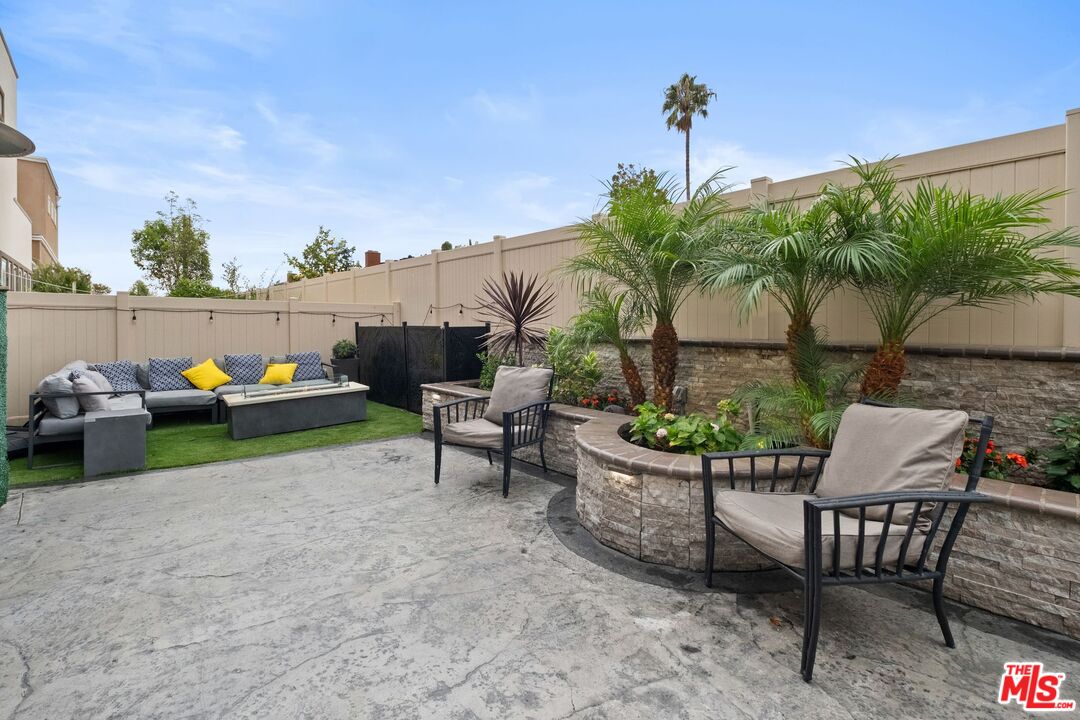 547 Daniel Freeman Cir
