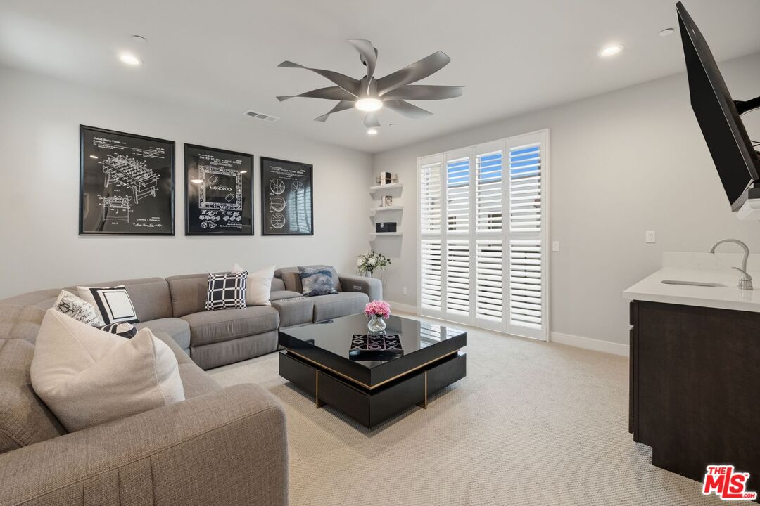 547 Daniel Freeman Cir