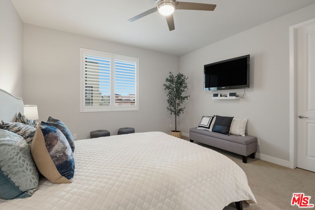 547 Daniel Freeman Cir