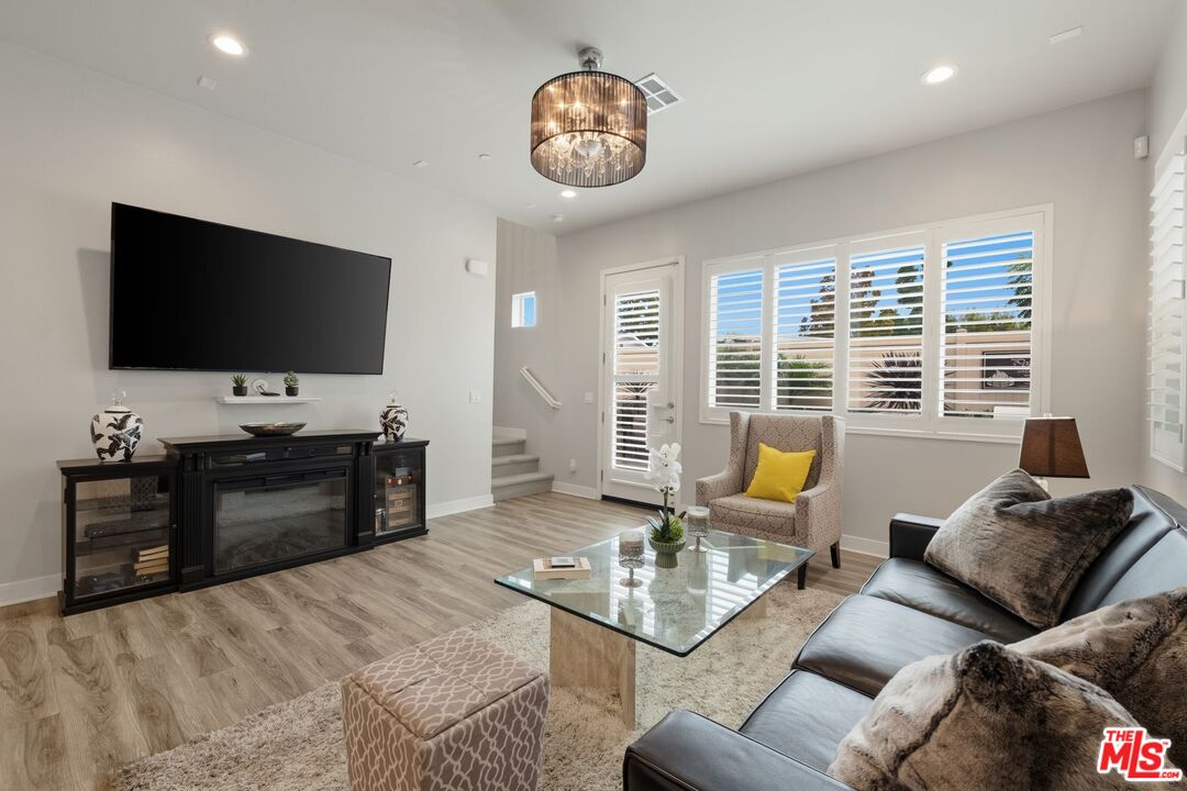 547 Daniel Freeman Cir