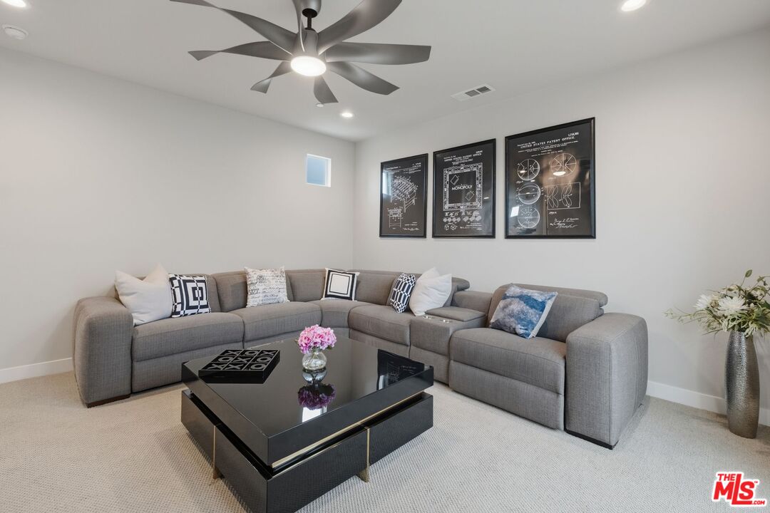 547 Daniel Freeman Cir