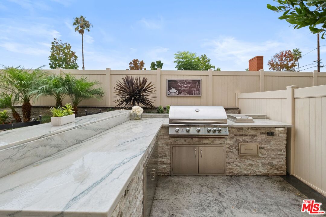 547 Daniel Freeman Cir