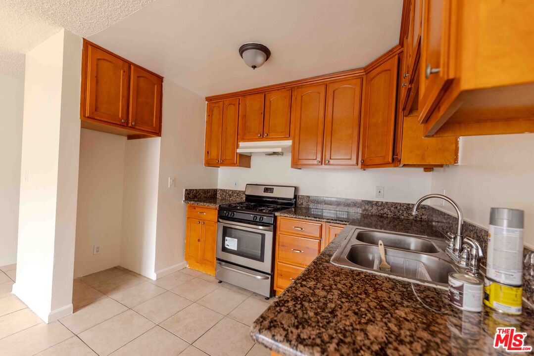 947 S Westmoreland Ave Unit: 203