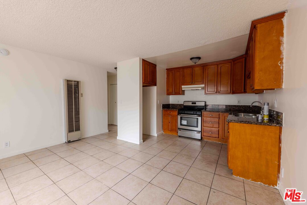 947 S Westmoreland Ave Unit: 203