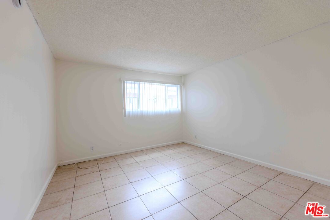947 S Westmoreland Ave Unit: 203