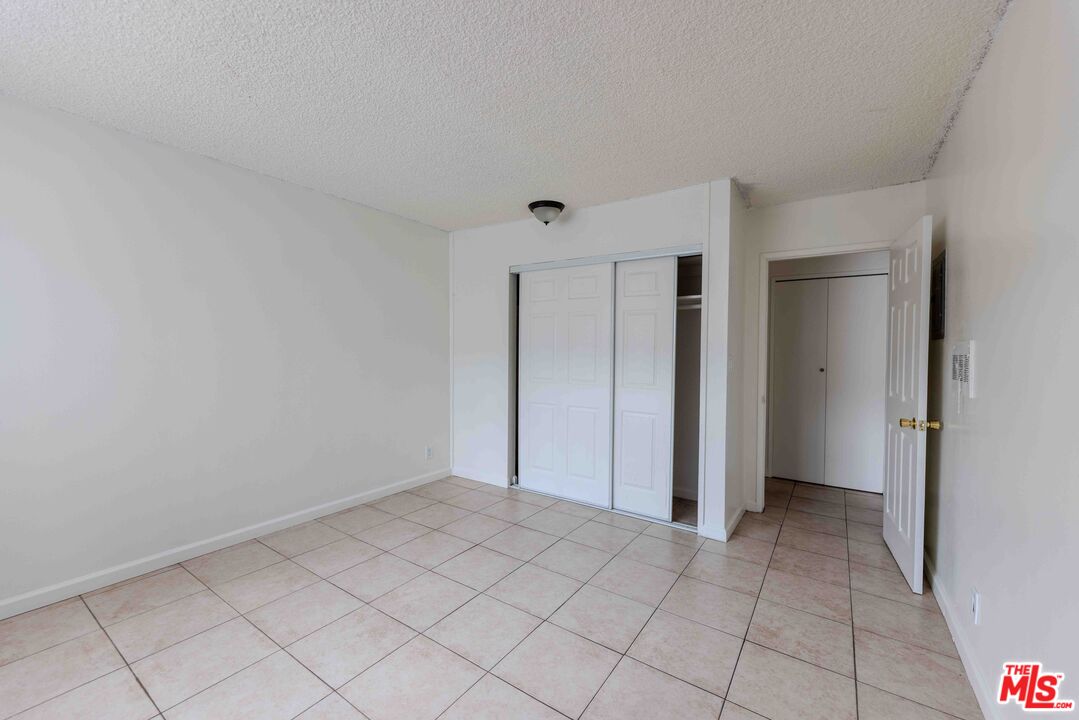 947 S Westmoreland Ave Unit: 203