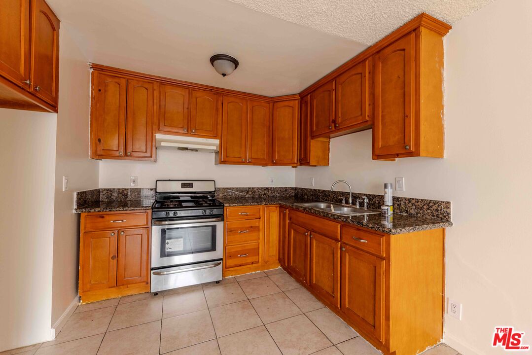 947 S Westmoreland Ave Unit: 203
