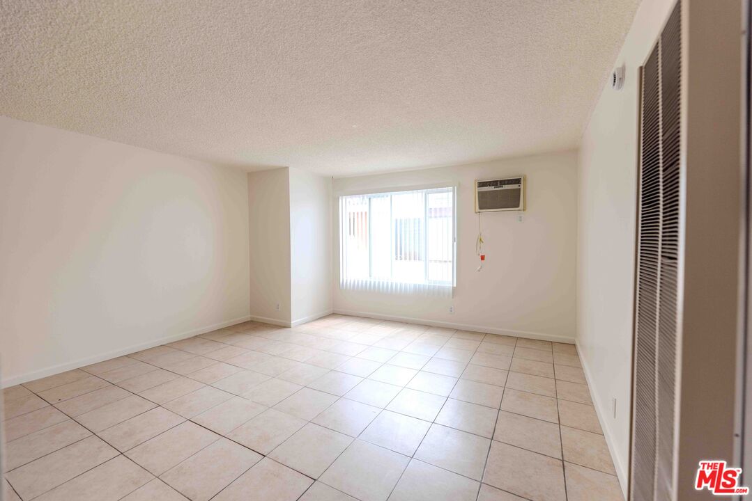 947 S Westmoreland Ave Unit: 203