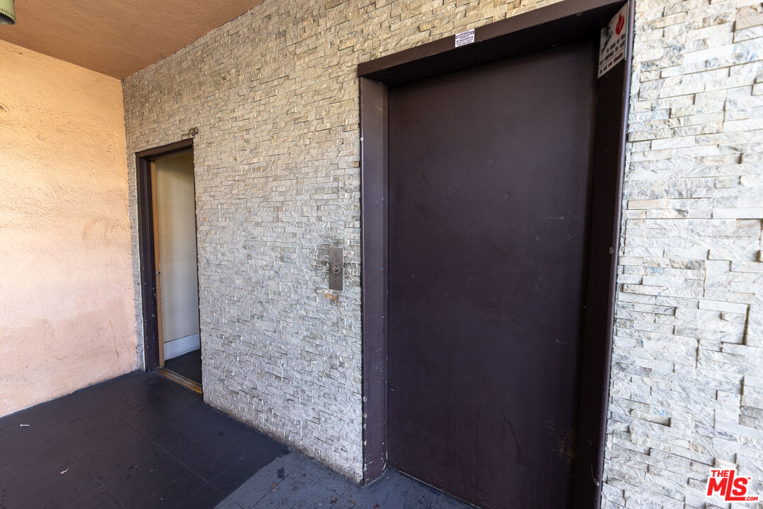 947 S Westmoreland Ave Unit: 203