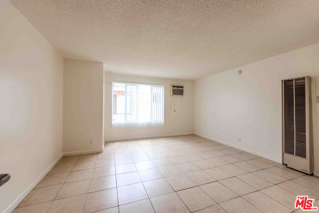 947 S Westmoreland Ave Unit: 203