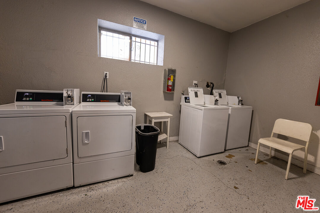 947 S Westmoreland Ave Unit: 203
