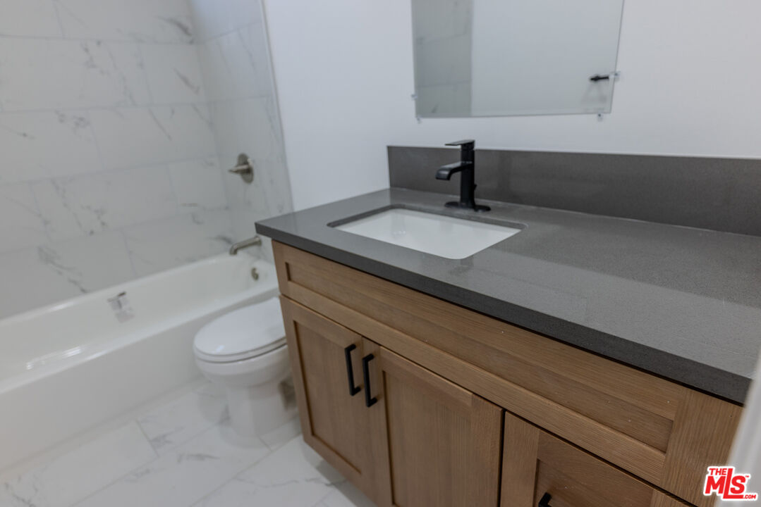 1118 Waterloo St Unit: 2