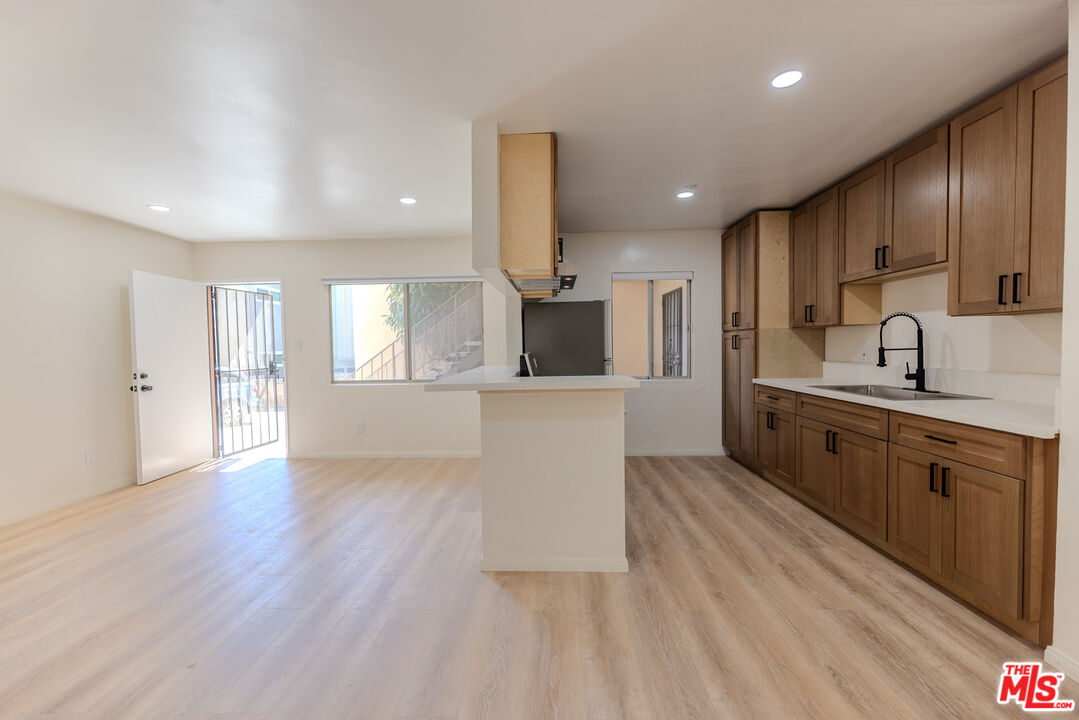 1118 Waterloo St Unit: 2