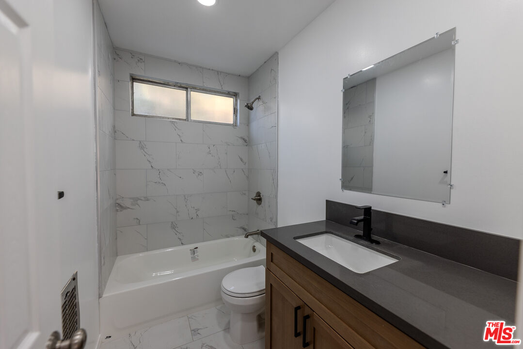 1118 Waterloo St Unit: 2