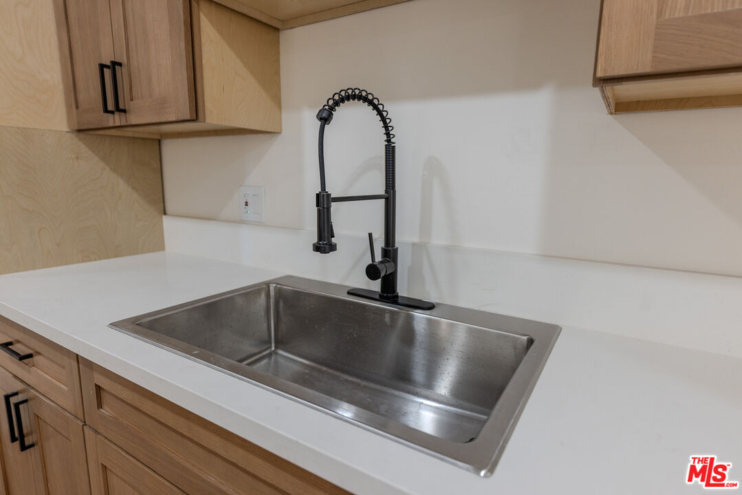 1118 Waterloo St Unit: 2