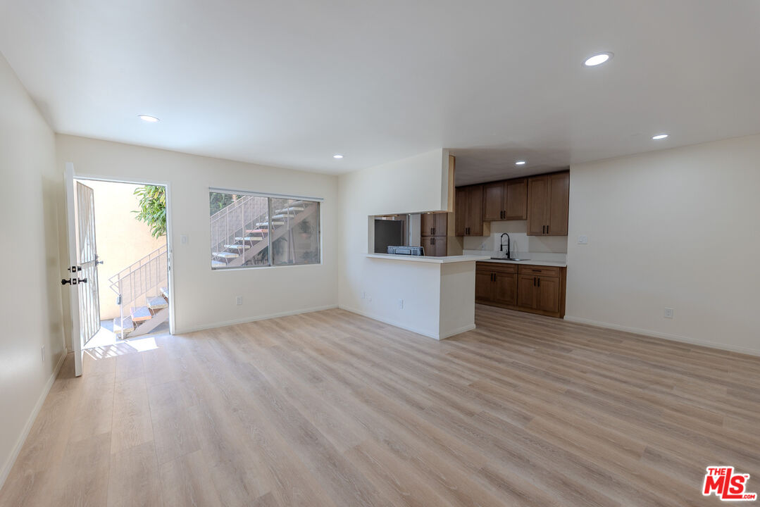1118 Waterloo St Unit: 2