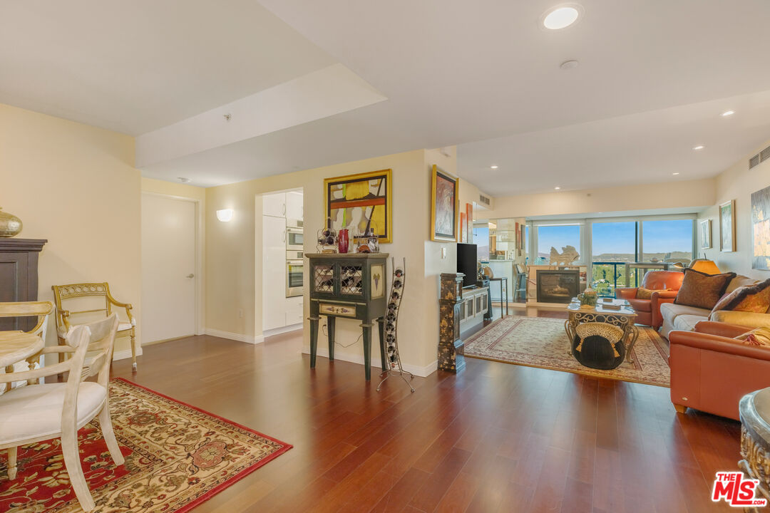 13600 Marina Pointe Dr Unit: 1704