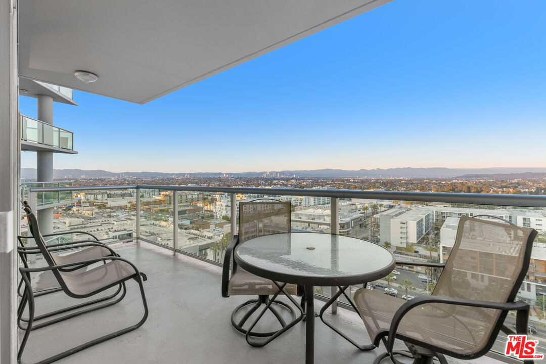 13600 Marina Pointe Dr Unit: 1704