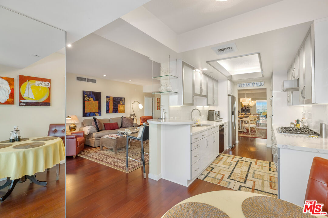 13600 Marina Pointe Dr Unit: 1704