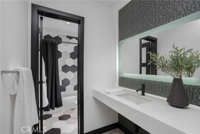 1209 Las Arenas WAY Unit: 5