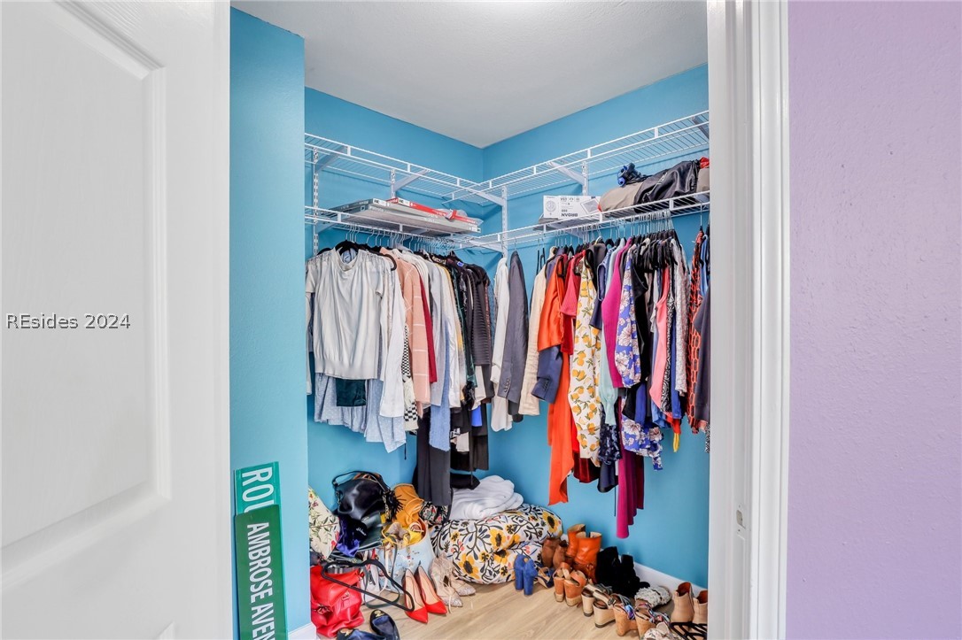 4924 Parkway 18-208