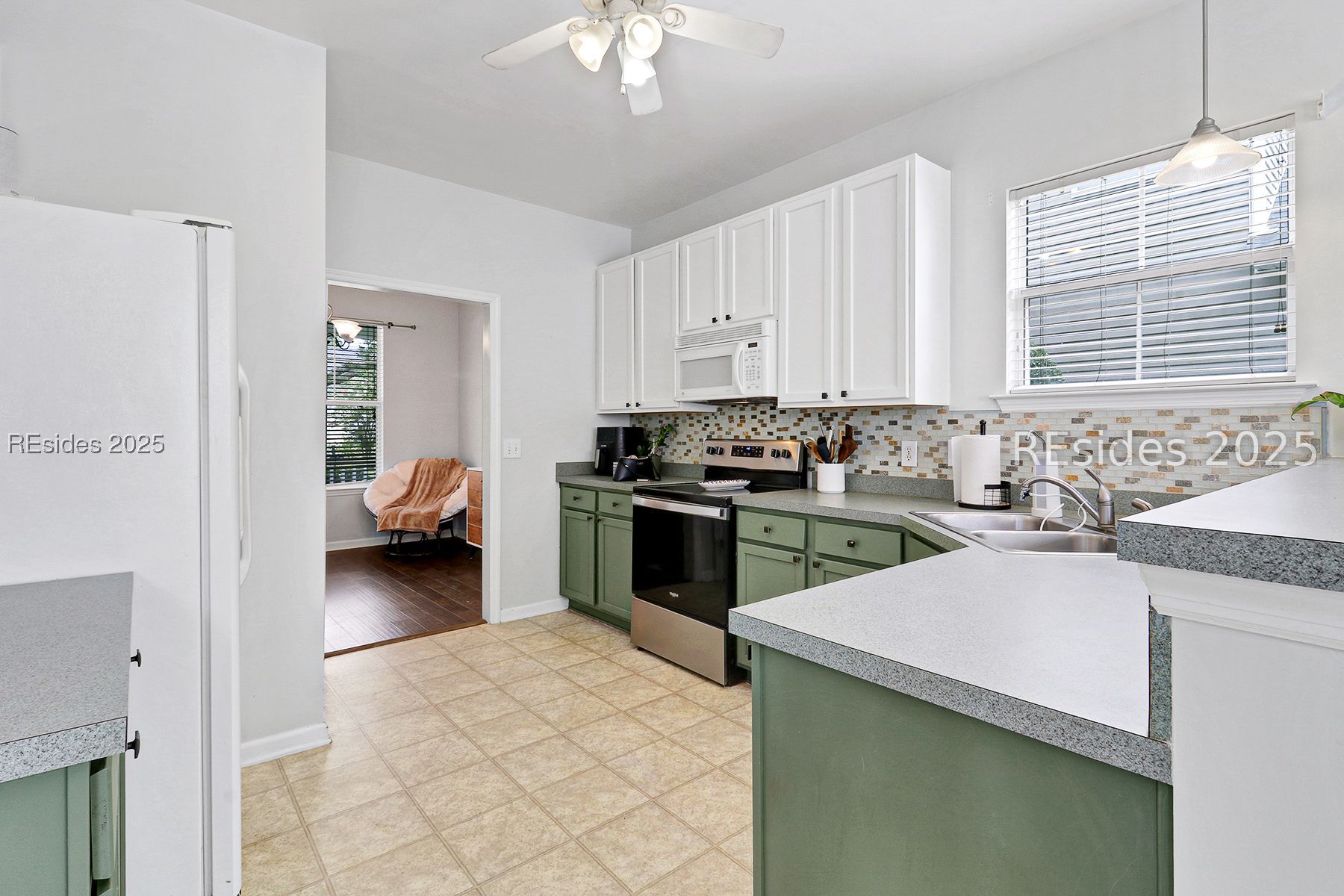 37 4th Avenue
