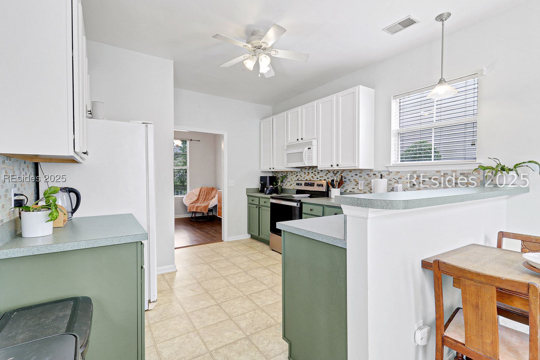 37 4th Avenue