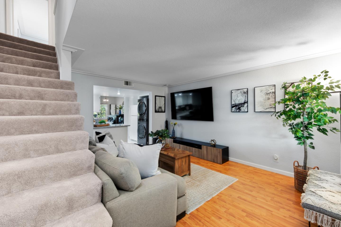 380 S 11th ST