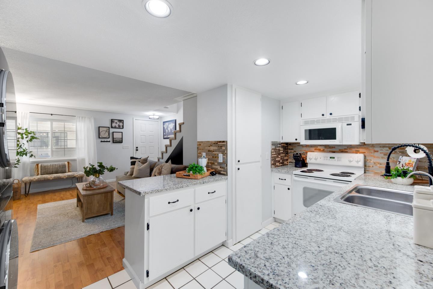 380 S 11th ST
