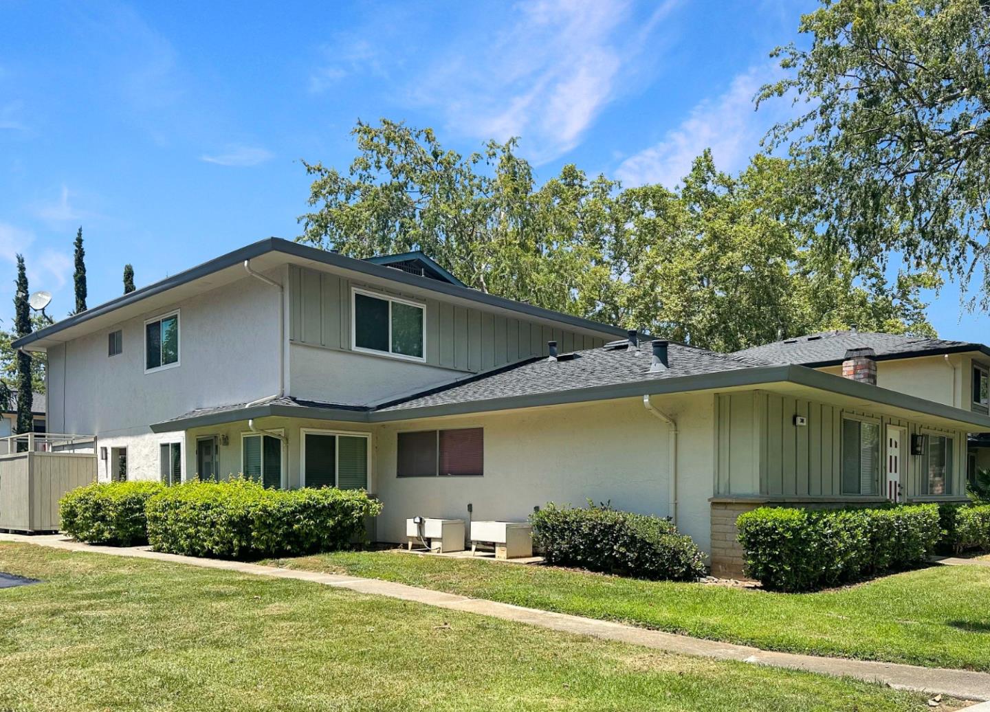 301 N 1st ST 3