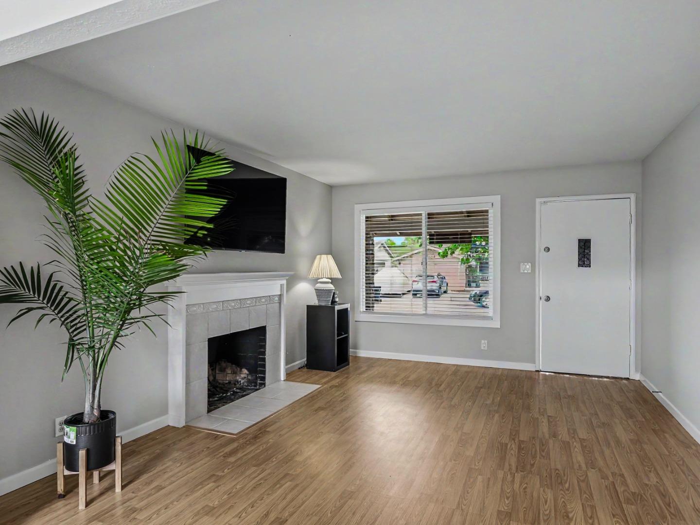 5438 Farina Lane