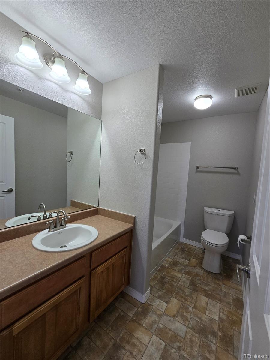 8726 S Kline Street Unit: 208